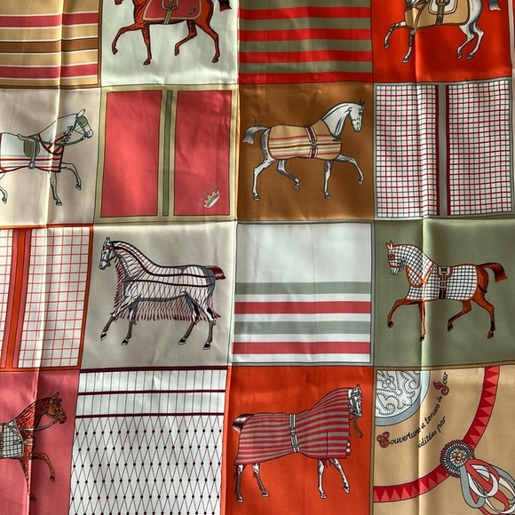 R-2217- Women's Scarf Orange Cream Colors NWT - Picture 2 of 7